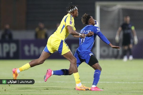  مهاجم استقلال برای دریافت پیراهن به رختکن النصر رفت