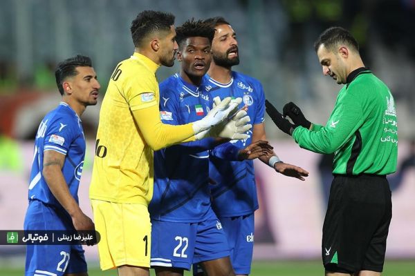  اعتراض تند به داوران دربی  فقط حیدری‌ها داور هستند