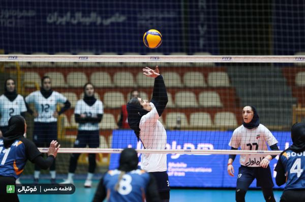 گزارش تصویری دیدار تیم والیبال زنان سایپا و تیم ملی زیر 20 سال