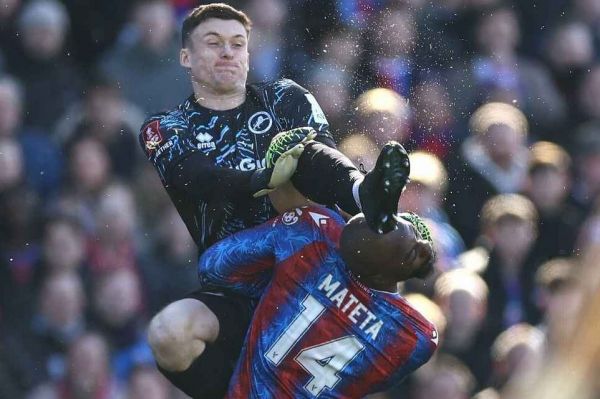 درخواست اتحادیه فوتبال انگلیس برای افزایش محرومیت دروازهبان انگلیسی