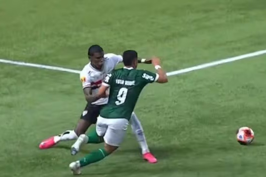  شروع پرحاشیه مهاجم سابق بارسلونا در تیم جدیدش