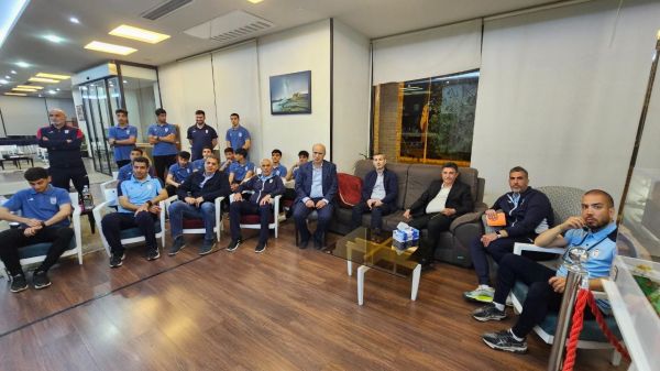 نشست صمیمی تاج و قلعهنویی با ملیپوشان نوجوان