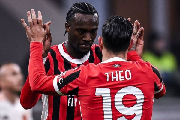  علاقه مهاجم انگلیسی میلان برای بازگشت به فوتبال جزیره