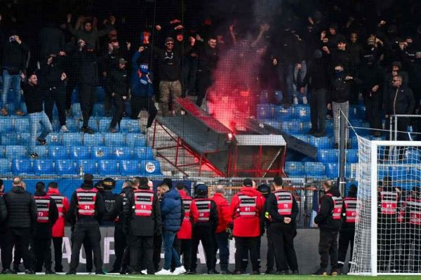 آتشسوزی روی سکوها و توقف بازی در فرانسه