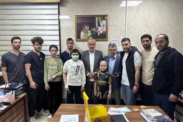  علیپور آرزوی کودک سرطانی را برآورده کرد  عکس