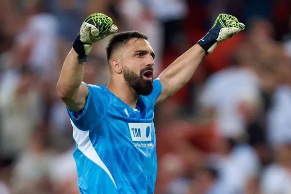 خط و نشان دروازهبان آینده لیورپول برای آلیسون