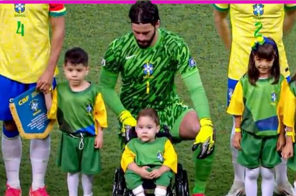  اقدام انسان دوستانه دروازه‌بان برزیل پیش از بازی با کلمبیا