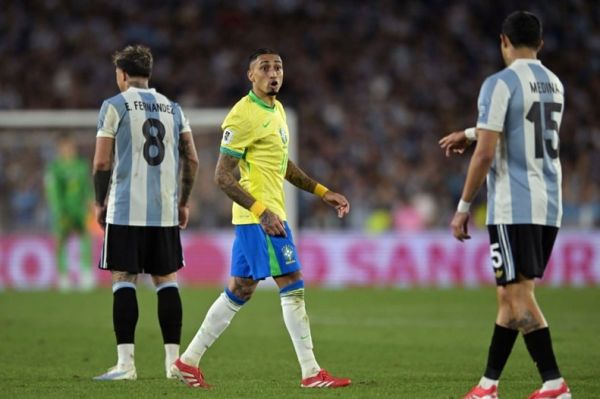 رافینیا درون زمین حرفهای خود را پس گرفت