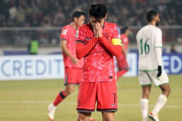 انتقاد ستاره تاتنهام از وضعیت چمنهای کره جنوبی