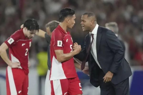  واکنش اسطوره هلندی به برد تیمش با حضور 70 هزار تماشاگر