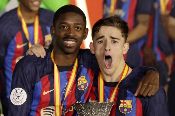 دمبله و گذاشتن عکس پروفایلی از دوران حضورش در بارسلونا