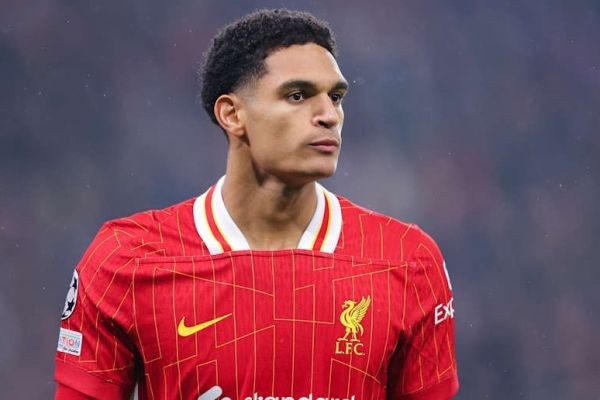 تصمیم نهایی لیورپول درباره آینده مدافع خود