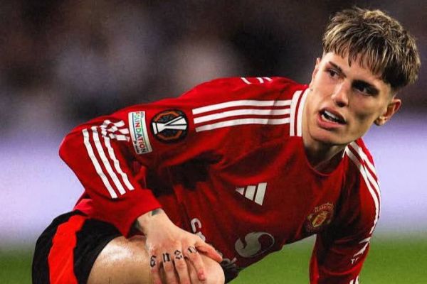 لیست خروجی احتمالی منچستریونایتد در تابستان ۲۰۲۵