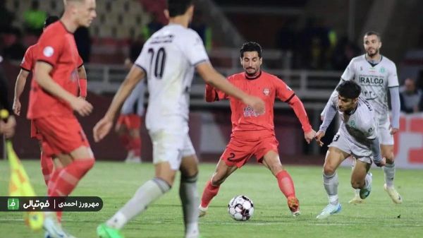  تراکتور صدرنشین در خانه آلومینیوم بی‌شکست؛ سکته ممنوع