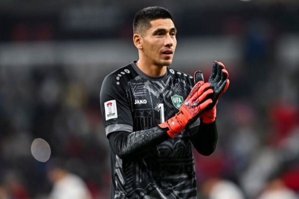 فولاد به بازیکن زهرخورده از طارمی گل داد عکس