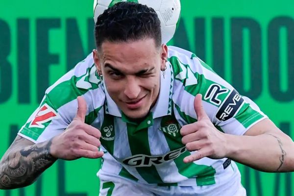  تلاش جمعی بازیکنان بتیس برای حفظ ستاره منچستریونایتد