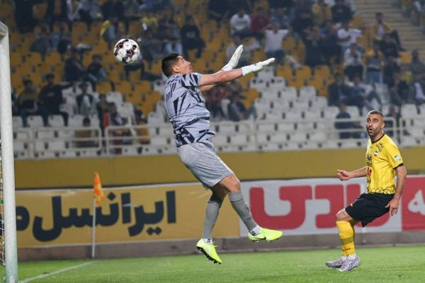 اشتباه دروازهبان ازبک در شب وحشتناک نعمتی دیده نشد