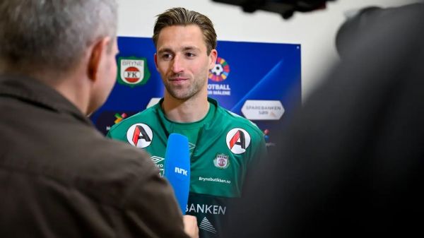  جایزه عجیب بهترین بازیکن زمین در لیگ نروژ  عکس