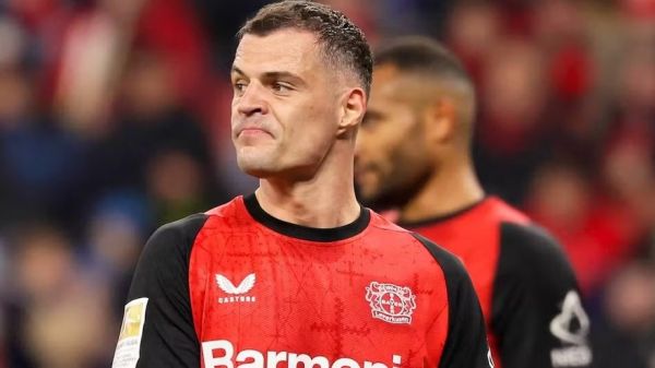  عکس؛ بحث ژاکا با یک هوادار پس از حذف مقابل تیم دسته سومی