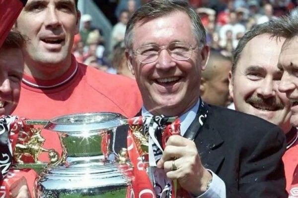  هواداران منچستریونایتد همچنان دلتنگ روزهای درخشان با الکس فرگوسن