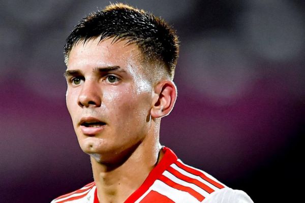  بارسلونا مشتری جدید ستاره نوجوان ریورپلاته