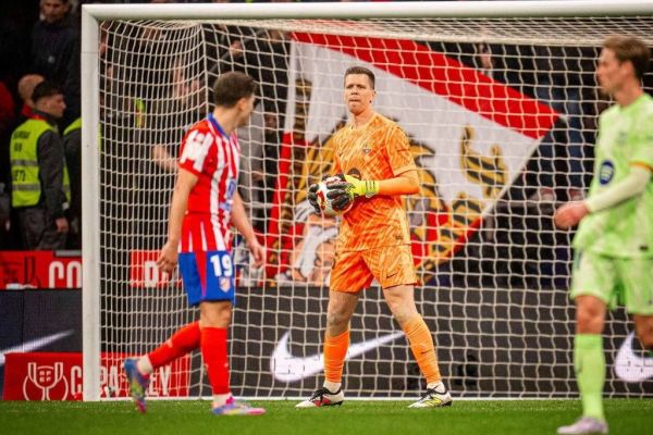 دروازهبان بارسلونا همچنان تسلیم نمیشود