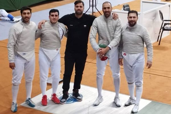 پاکدامن و رهبری به خاطر مصاحبه علیه یکدیگر جریمه شدند