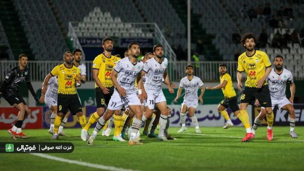 آلومینیوم یک - سپاهان یک بازی از دقیقه نود تازه شروع شد جنجال پنالتیها در اراک