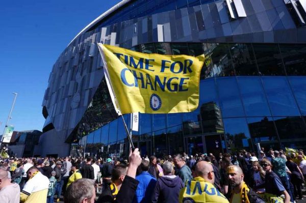  اعتراضات گسترده هواداران تاتنهام علیه مالکان این باشگاه