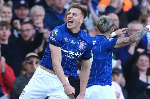 پیشتازی منچستریونایتد در خرید مهاجم سابق منچسترسیتی