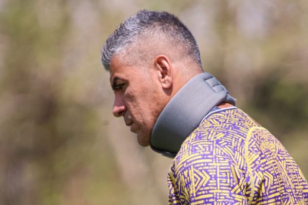 ظاهر متفاوت مربی سپاهان پس از یک درگیری