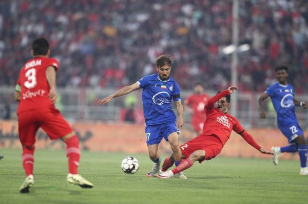 احتمال غیبت هافبک استقلال در بازی با فولاد