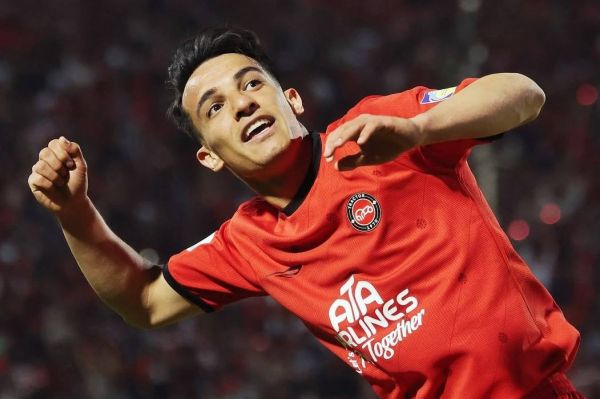 فرشته نجات شجاع مقابل استقلال؛ دبل تاریخساز