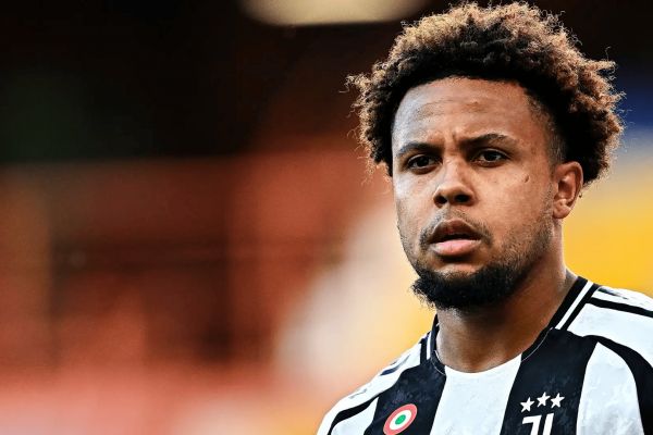 ستاره یوونتوس در آستانه تمدید قرارداد