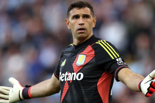 حمله ملی پوش سابق فرانسوی به دروازه بان آرژانتینی استون ویلا