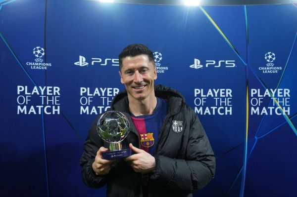 بمبافکن لهستانی بهترین بازیکن دیدار بارسلونا و دورتموند