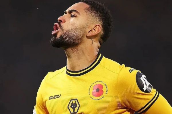 مذاکرات مدیر برنامه ستاره برزیلی ولورهمپتون با منچستریونایتد