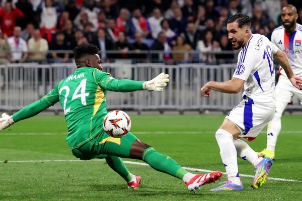  حمایت سرمربی منچستریونایتد از اونانا در برابر انتقادات