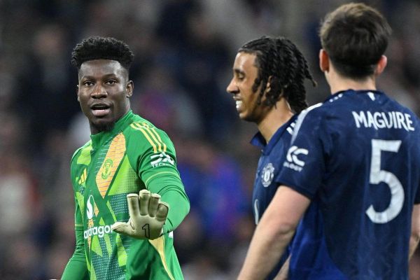  احتمال نیمکت‌نشینی دروازه‌بان کامرونی منچستریونایتد مقابل نیوکاسل