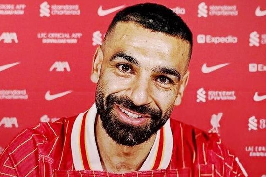  ساعت گران‌قیمت فرعون مصری لیورپول هنگام امضای قرارداد جدید