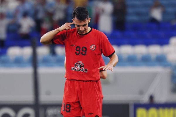 حسینزاده متوقف نمیشود؛ با سرعت به سمت آقای گلی