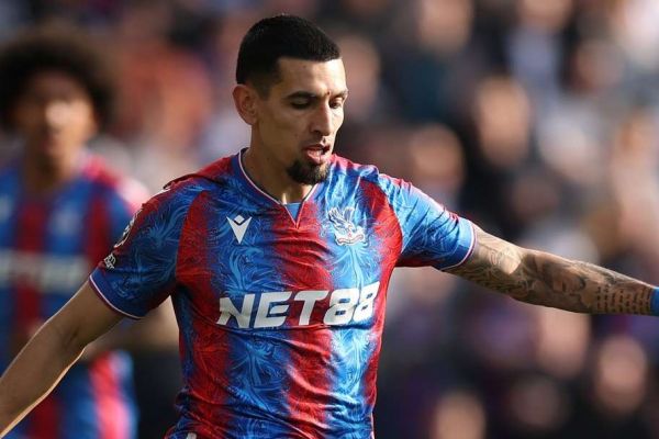 با رد پیشنهاد بارسلونا و منچسترسیتی؛ مدافع کلمبیایی همچنان در کریستال پالاس میماند