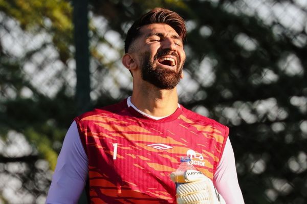 حمایت عجیب مجری شبکه افق از بیرانوند با لباس تختی