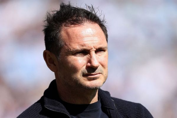  محرومیت سرمربی سابق چلسی پس از دعوا با داور