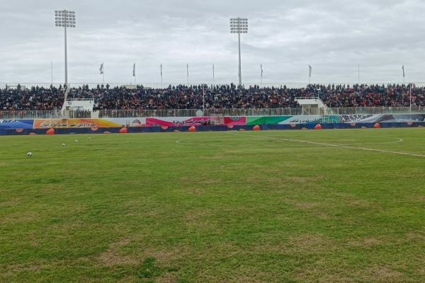  آغاز عملیات تعویض چمن ورزشگاه نصیری یزد