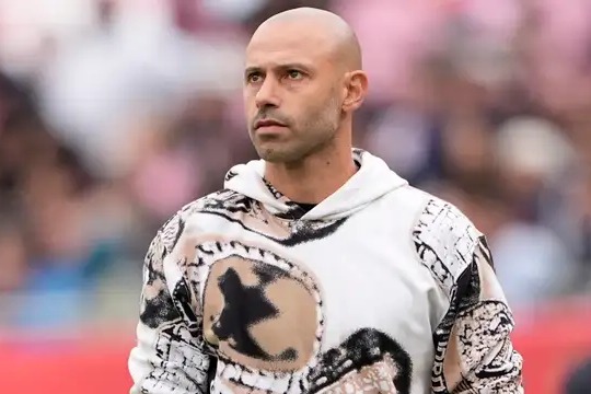  چرا اسطوره بارسلونا با سرمربی حریف دست نداد