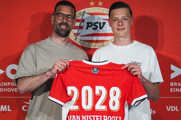  عکس؛ پسر مهاجم اسبق رئال مادرید پس از امضای اولین قرارداد حرفه‌ای