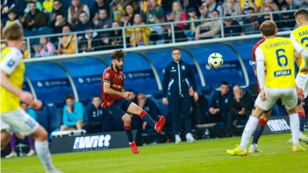 گزارش ویژه جنگ بر سر علی قلیزاده؛ از پرسپولیس، تا تراکتور و استقلال