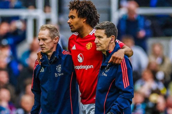 رسمی؛ خداحافظی مهاجم هلندی منچستریونایتد با ادامه فصل