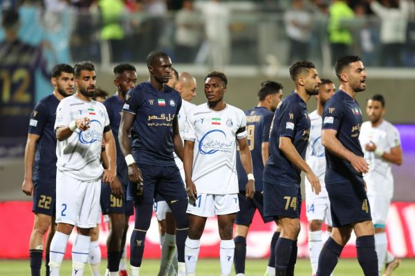 دلیل جمع آوری پرچمها در بازی استقلال و گلگهر